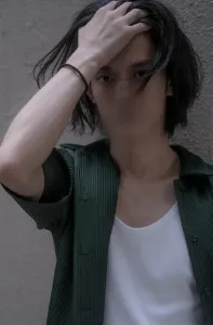れい(29)